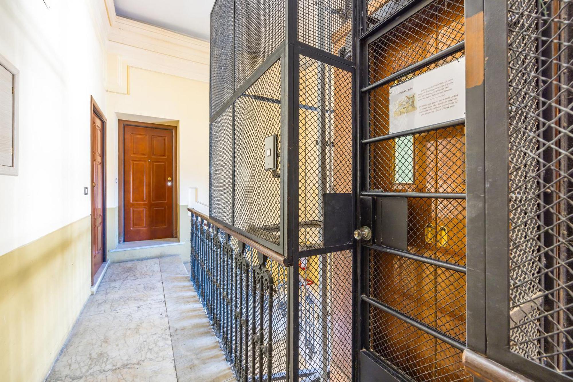 Appartamento Duomo Grand Family Loft Napoli Esterno foto